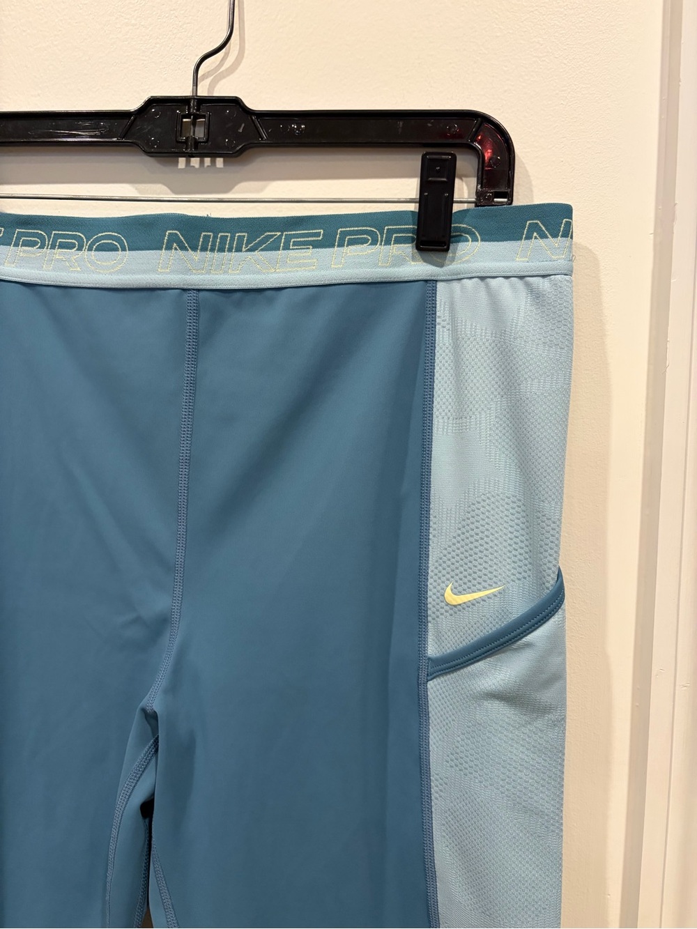Nike Women's Teal Blue Athletic Leggings with Light Blue Panels